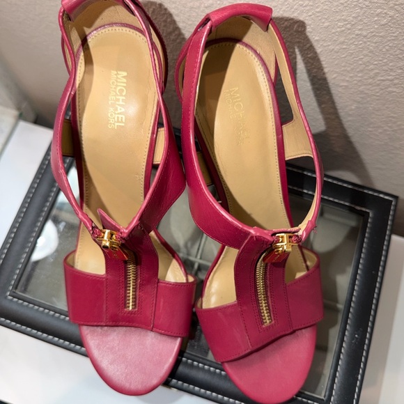 Michael Kors Magenta Leather T-Strap Heeled Sandals with Gold Zipper - Picture 6 of 7